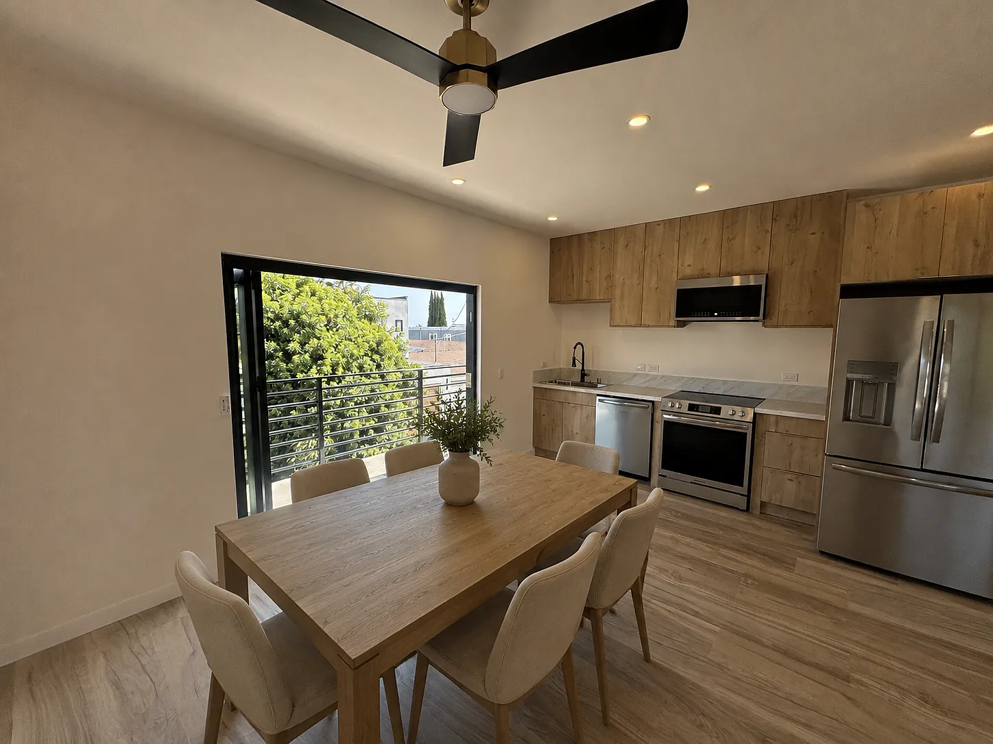 3 bed, 1200 sqft, $6,000 — Photo 4
