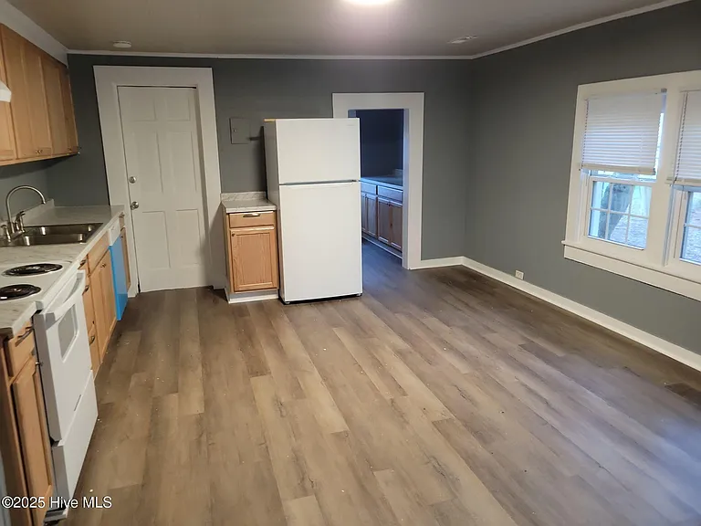 557 Circle Dr — Photo 11