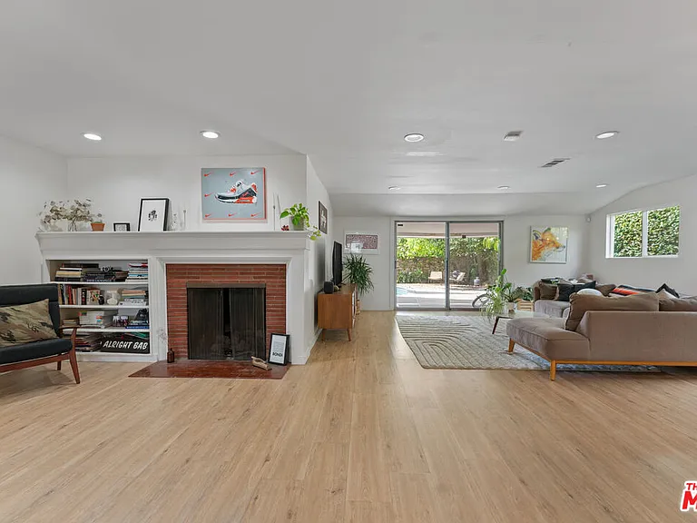 5211 Allott Ave — Photo 4