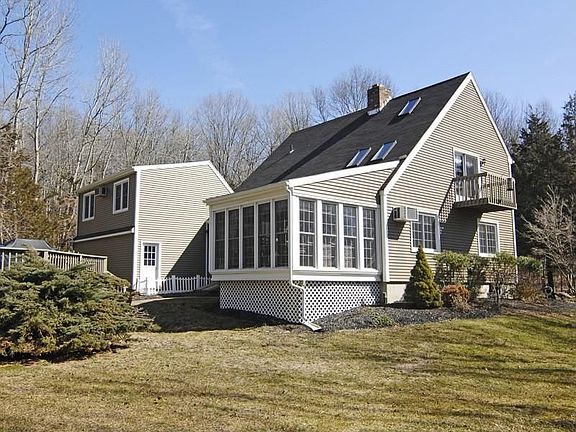 Wonderful three season porch