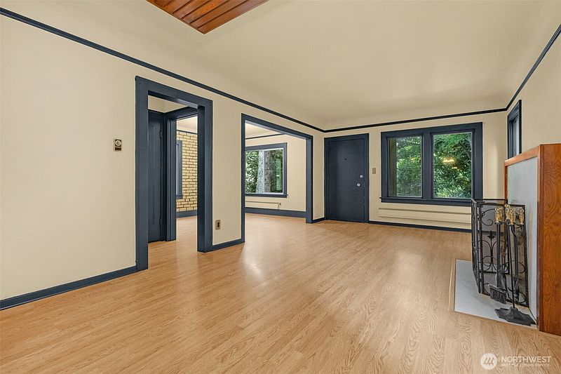 5th image of 3005 3rd Avenue W