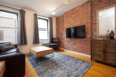 Rented by R New York