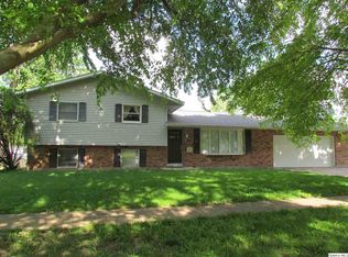 24 N Head St, Carthage, IL 62321