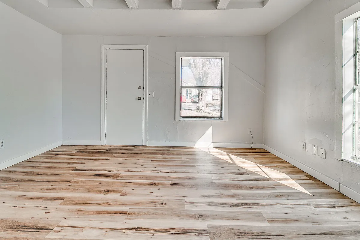 Building Photo - 620 W Acres St #1