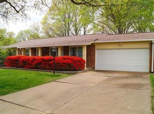 413 Marie Ln, Ballwin, MO