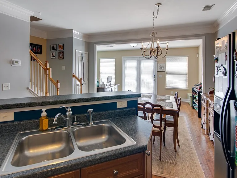 7031 Sunnywood Dr — Photo 6
