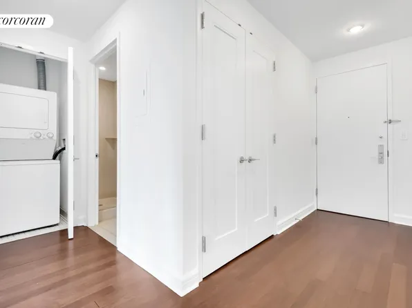 100 Riverside Boulevard image 8 of 10