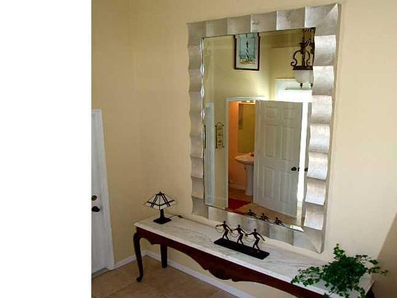 2nd image of 834 SE 20th Ave #834