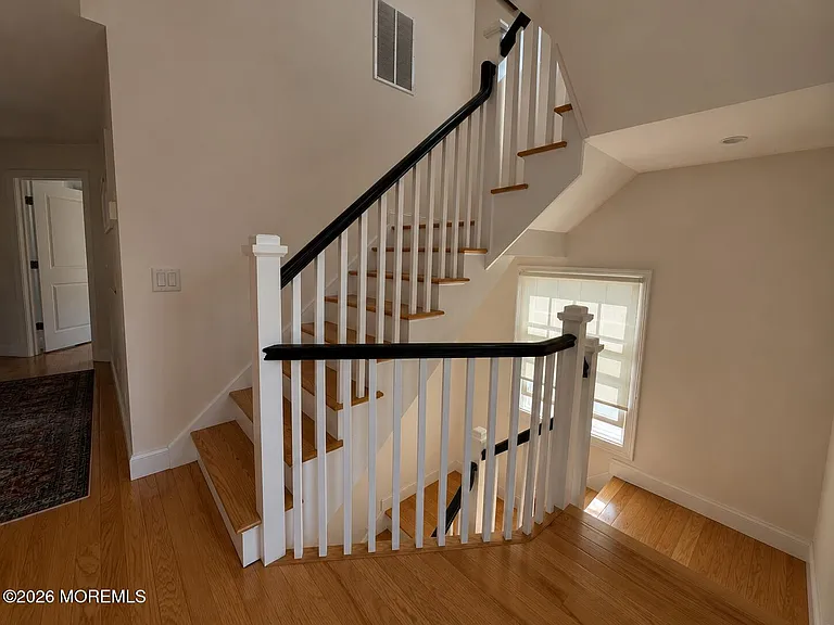 550 Whiting Ave — Photo 10
