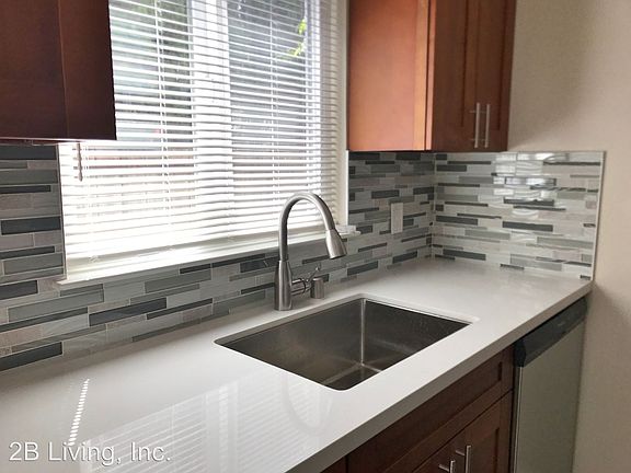 2nd image of 580 Geneva Ave APT 02