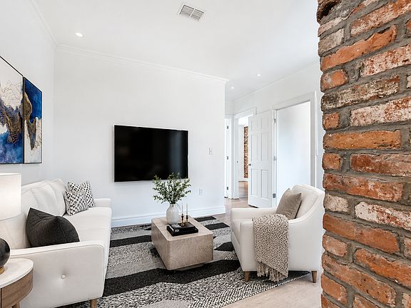 2nd image of 107 Christopher St APT 8