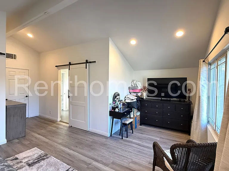 10990 Red Rock Dr — Photo 22