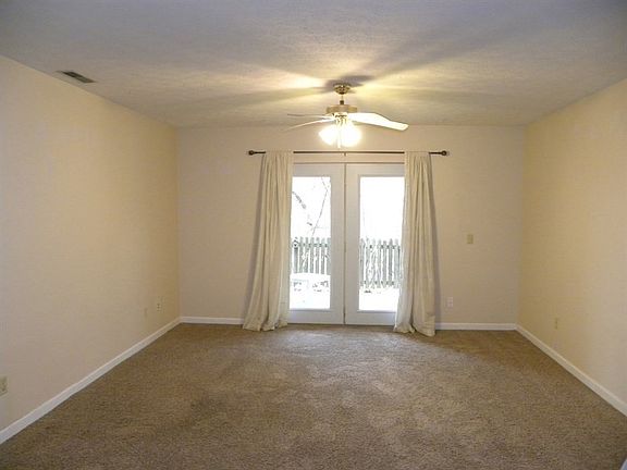 3rd image of 250 Locust Ln APT 1B