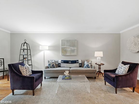4th image of 2665 Greenwood Ave