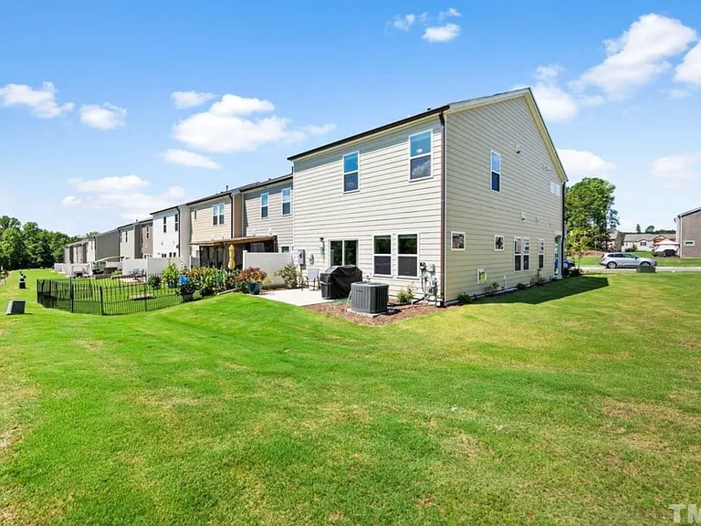 1129 Chestnut Bluff Run — Photo 11