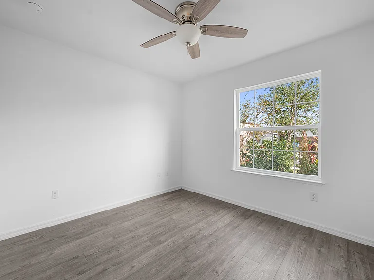 4819 Windy Hammock Way — Photo 10