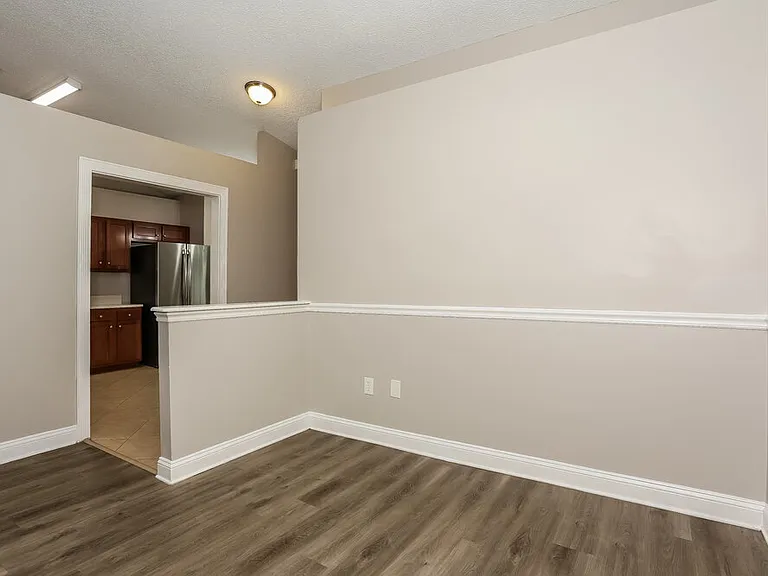 1608 Twin Oak Dr W — Photo 6