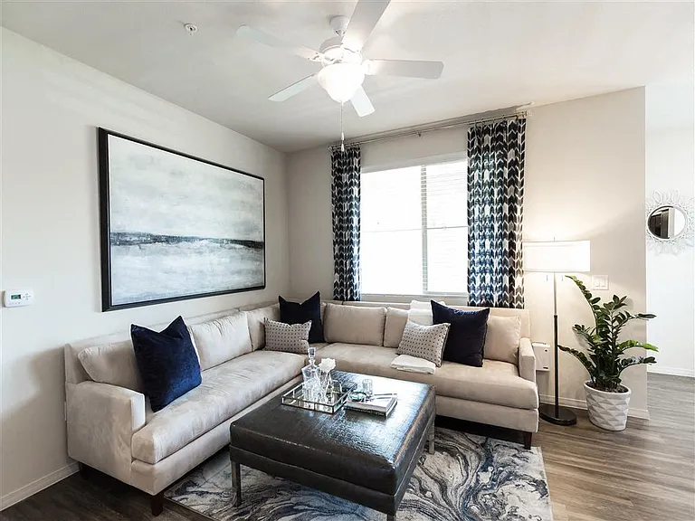 THE GALLERY APARTMENT HOMES — Photo 9