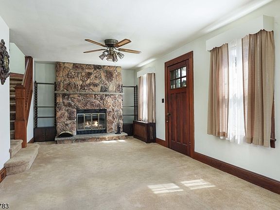 4th image of 298 Hemlock Ave