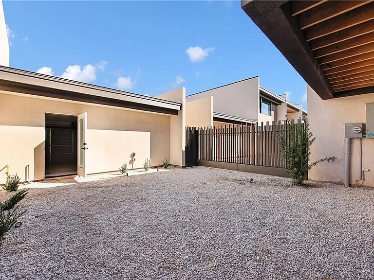 1406 S 7th Ave — Photo 20