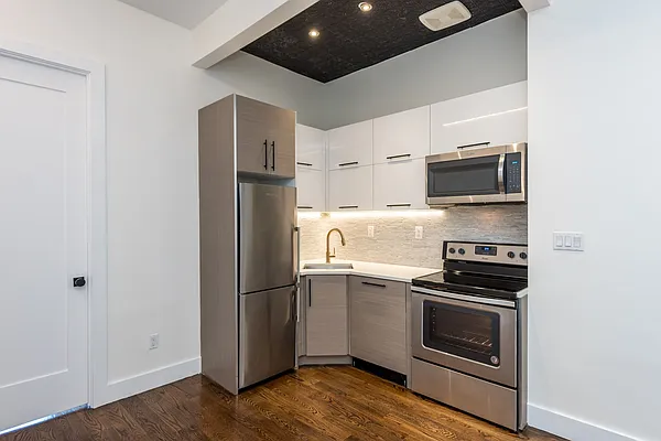 Rented by Nooklyn NYC LLC | media 27