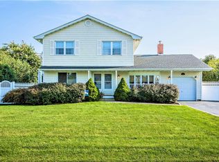 20 Norman Dr, Bohemia, NY 11716