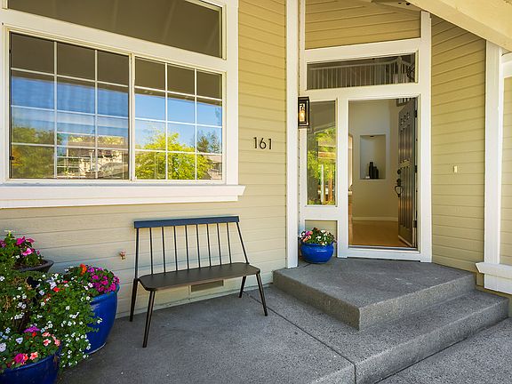 3rd image of 161 Grevillia Dr