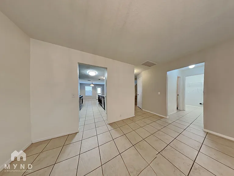3338 Becker Glen St — Photo 5