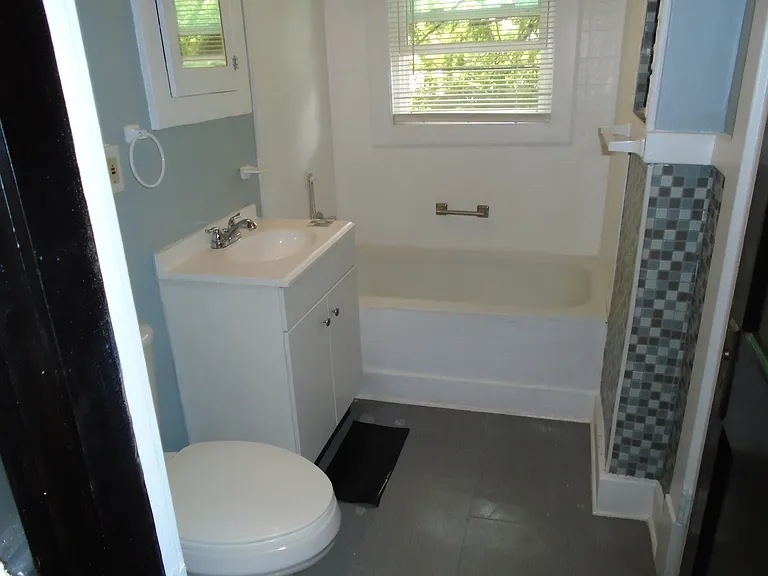 100 N 33rd St #3 — Photo 9