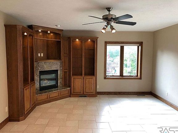 4th image of 200 W Hazeltine Ln