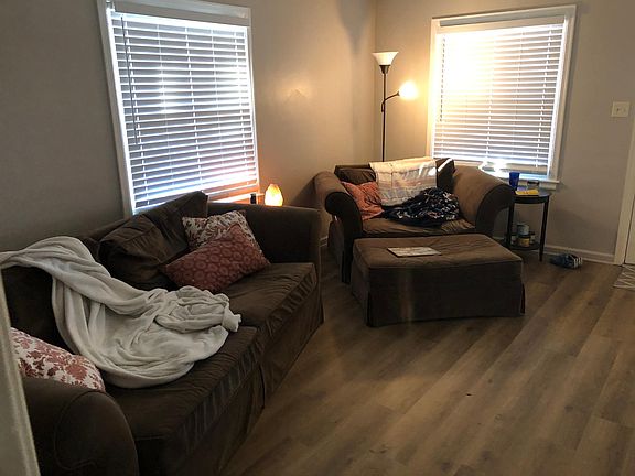 3rd image of 2051 E Olive St
