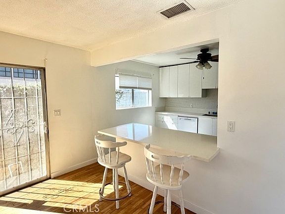 4th image of 964 W 2nd St