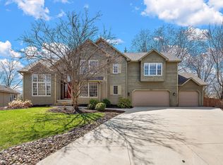 757 Bridle Ridge Rd, Eagan, MN 55123