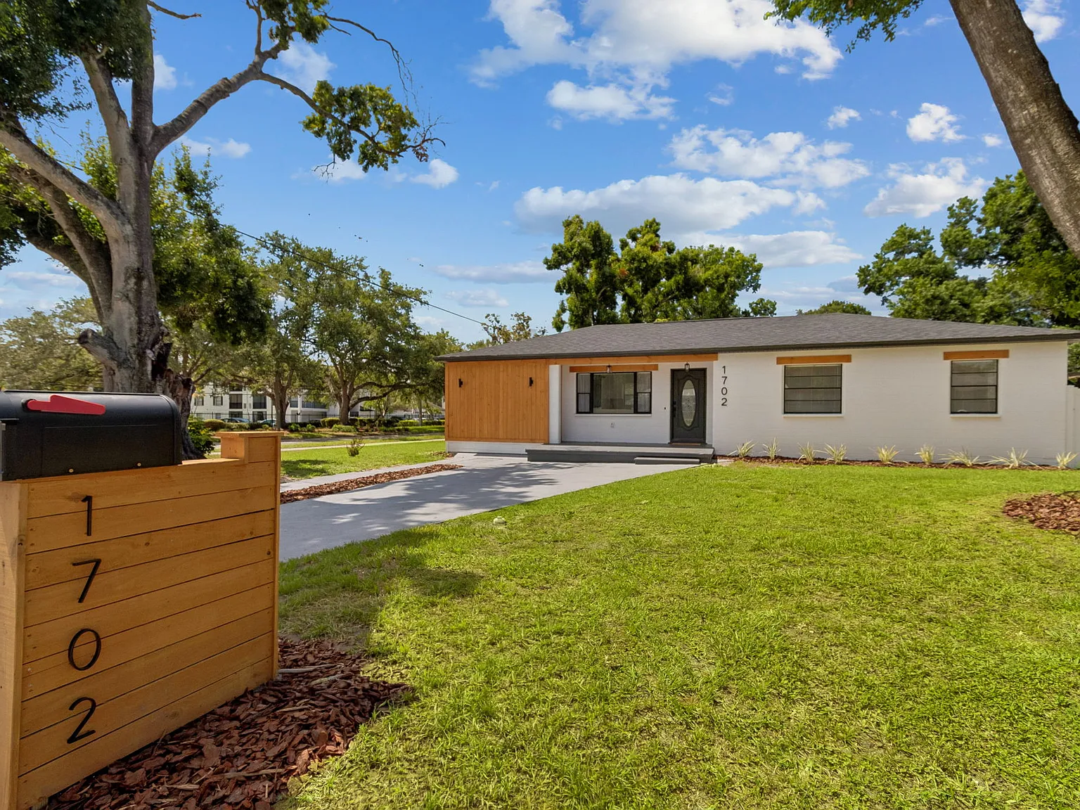 4 bed, 1200 sqft, $3,600 — Photo 1