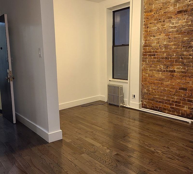 2nd image of 870 Hancock St #2B