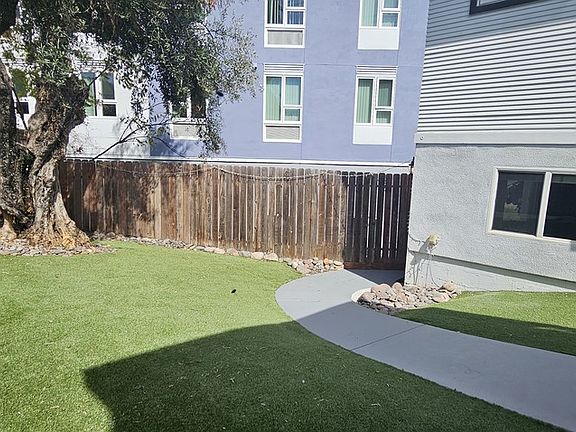 5th image of 328 Dewey St
