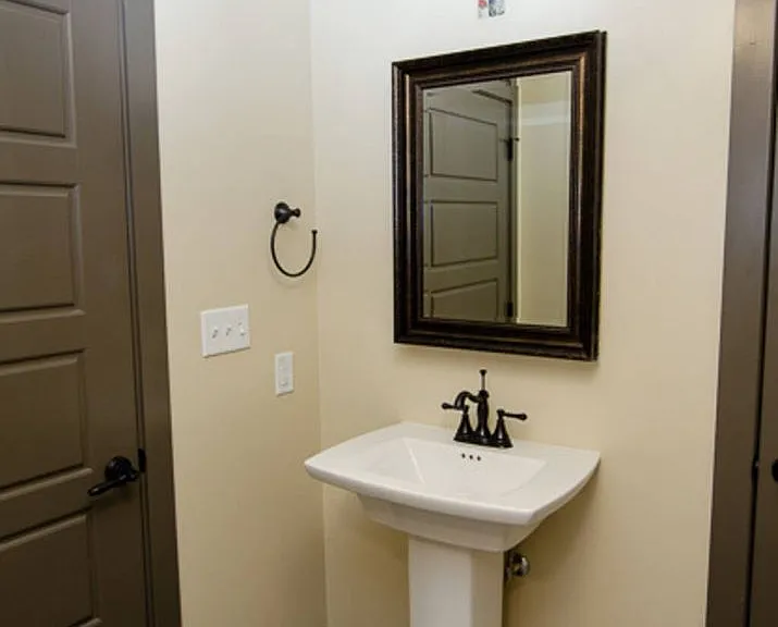 203 W Commercial St #2F — Photo 15