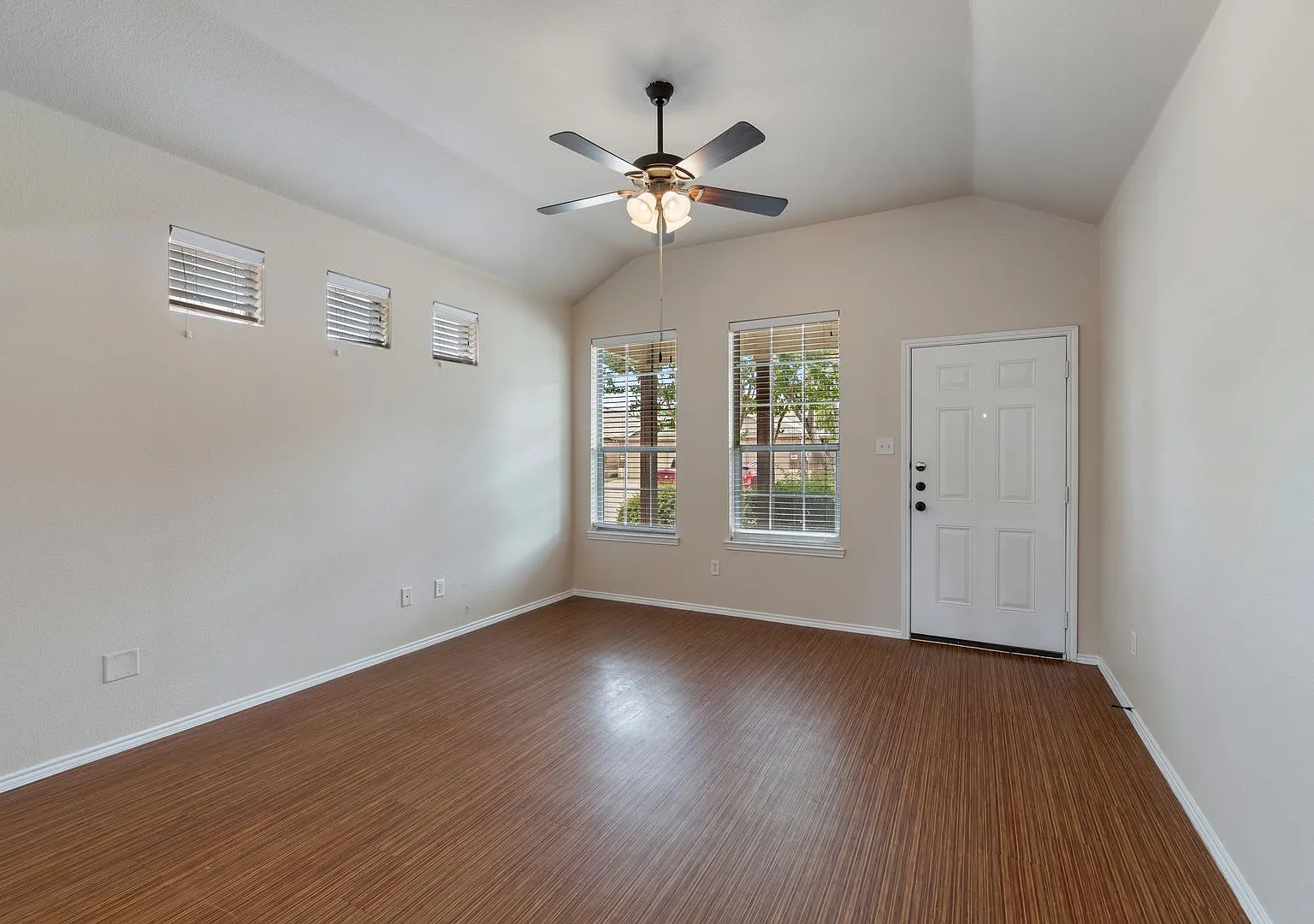Available Now! Beautiful 3 Bedroom Duplex Located In Grand Heritage, Lavon, Texas! — Photo 2