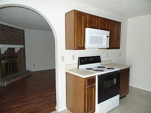 4th image of 5313 Wyrick Ln