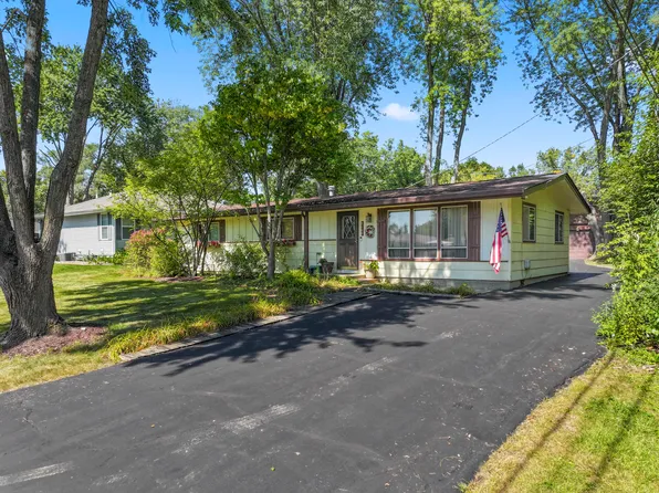 5108 Shorehill Dr, McHenry, IL 60050