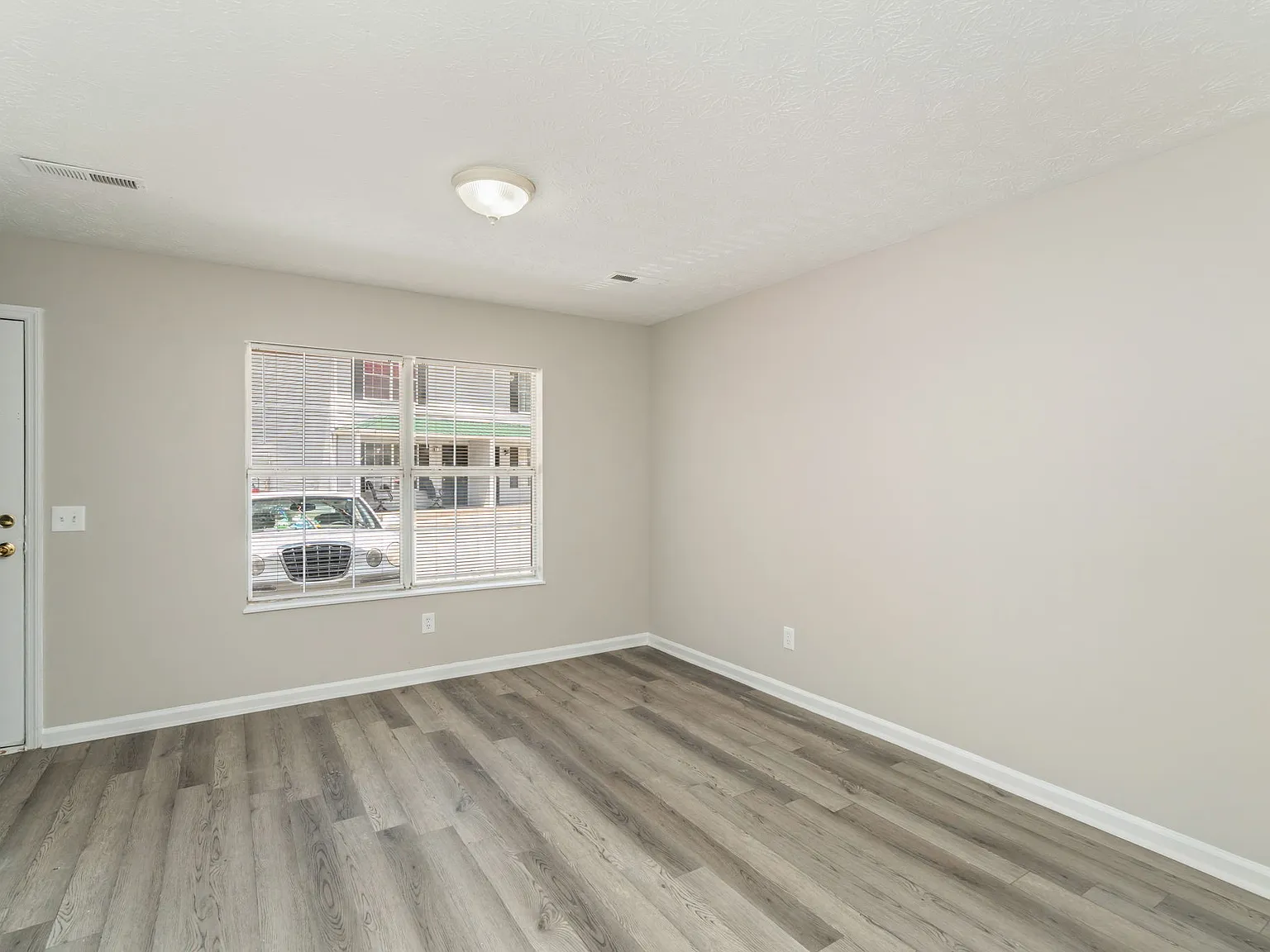 1210 Pin Oak Dr — Photo 4