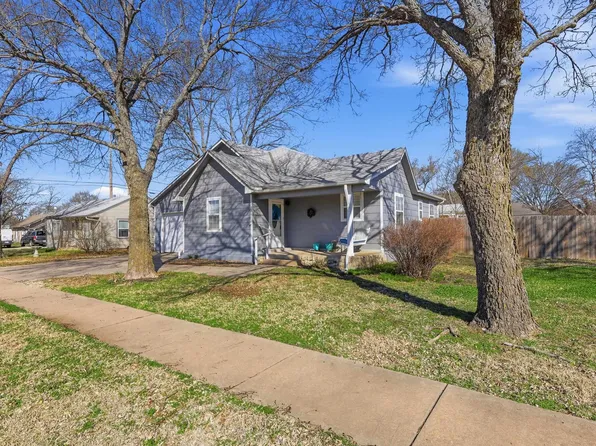 226 E 1st St, Douglass, KS 67039