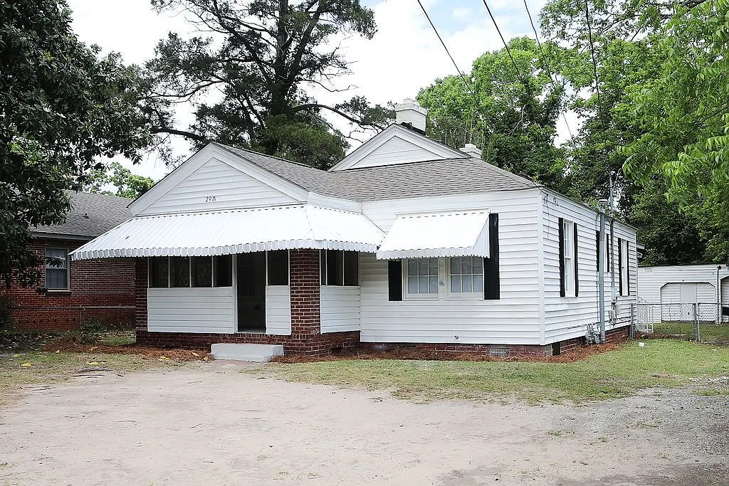 Building Photo - 2913 Lee St
