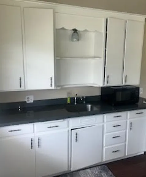 Granite countertops in light bright kitchen.