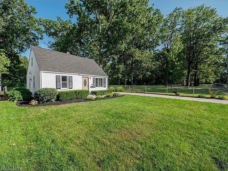 335 Inwood Blvd — Photo 18