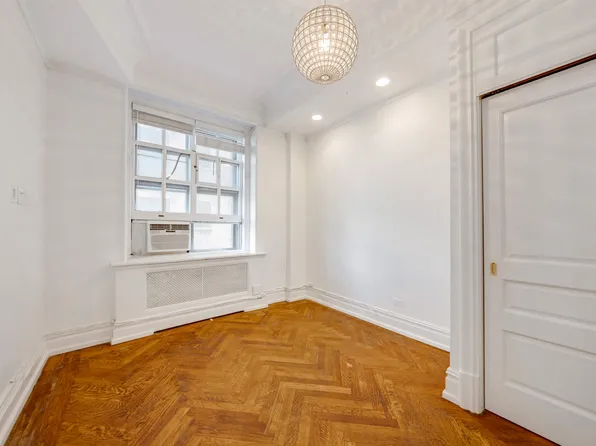 2109 Broadway image 6 of 9