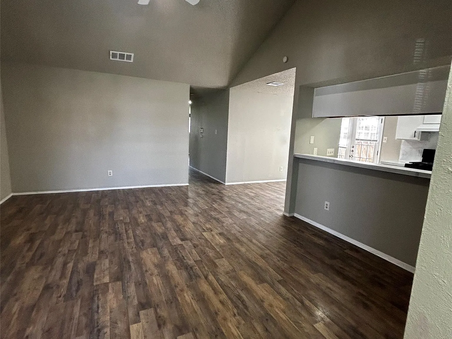 3 bed, 2.0 bath, 1142 sqft, $1,795 — Photo 3
