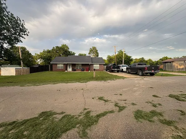 504 N 5th St, Hugo, OK 74743