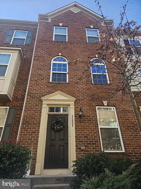 3 bed, 3.0 bath, 1568 sqft, $2,800 — Photo 3