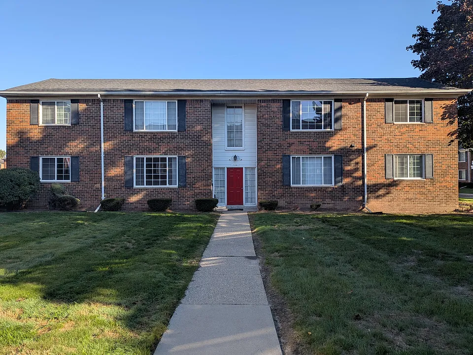 25341 Shiawassee Cir #201